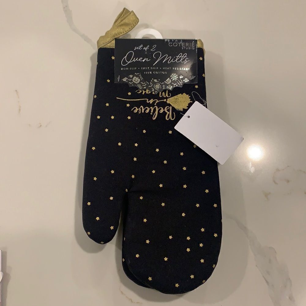 🎉1 hr sale 🎉Oven Mitts set of 2